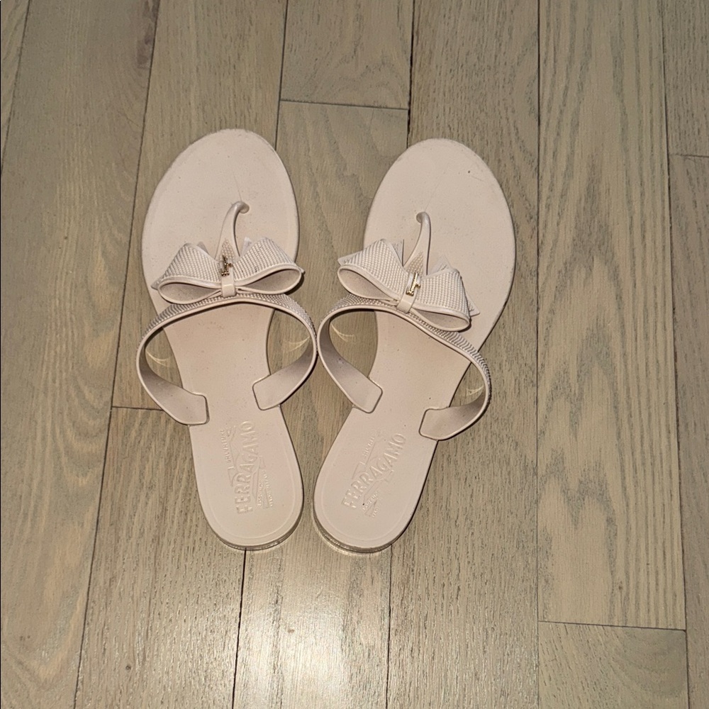 Salvatore Ferragamo Women's Beige Bow Sandals - Picture 2 of 3